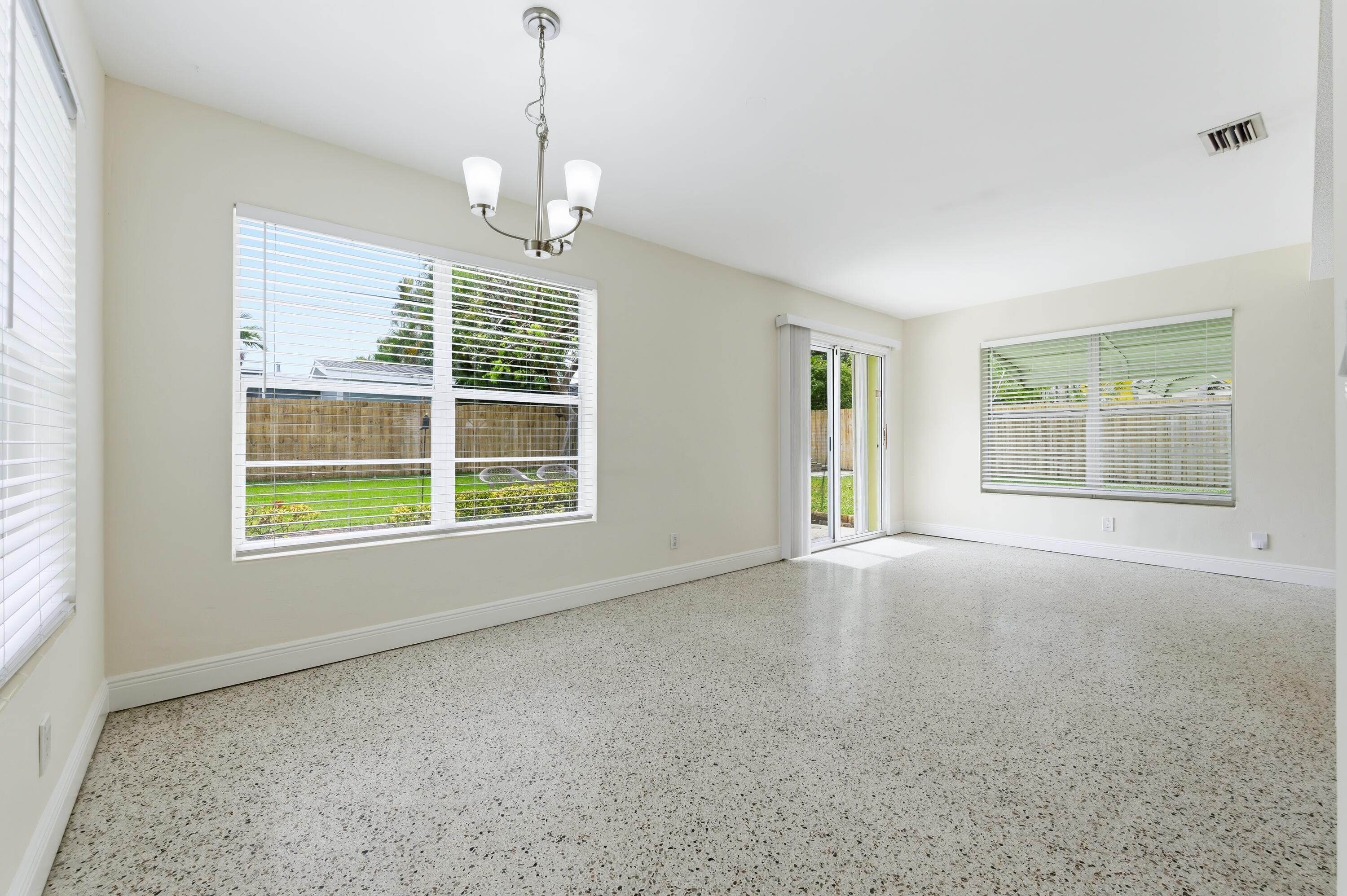 LAKE OSBORNE ESTATES 5 - Residential