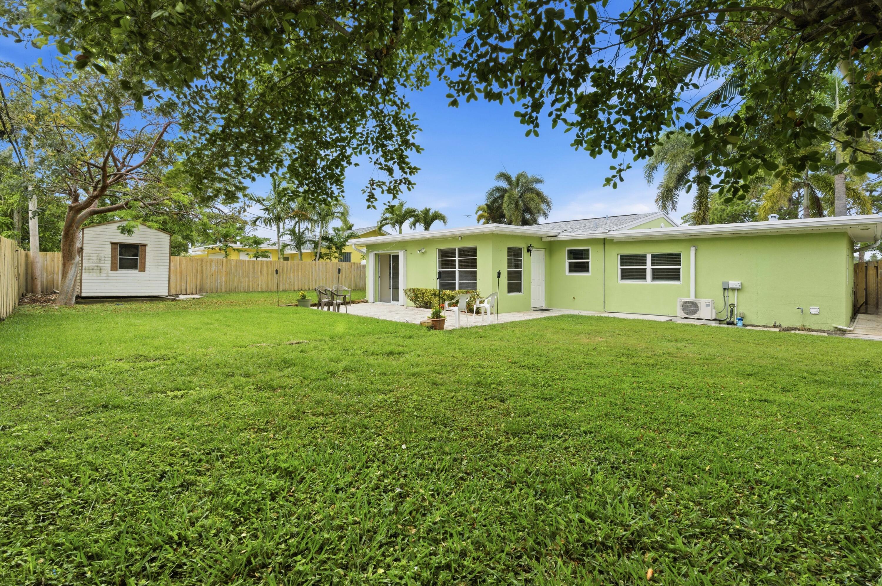 LAKE OSBORNE ESTATES 5 - Residential