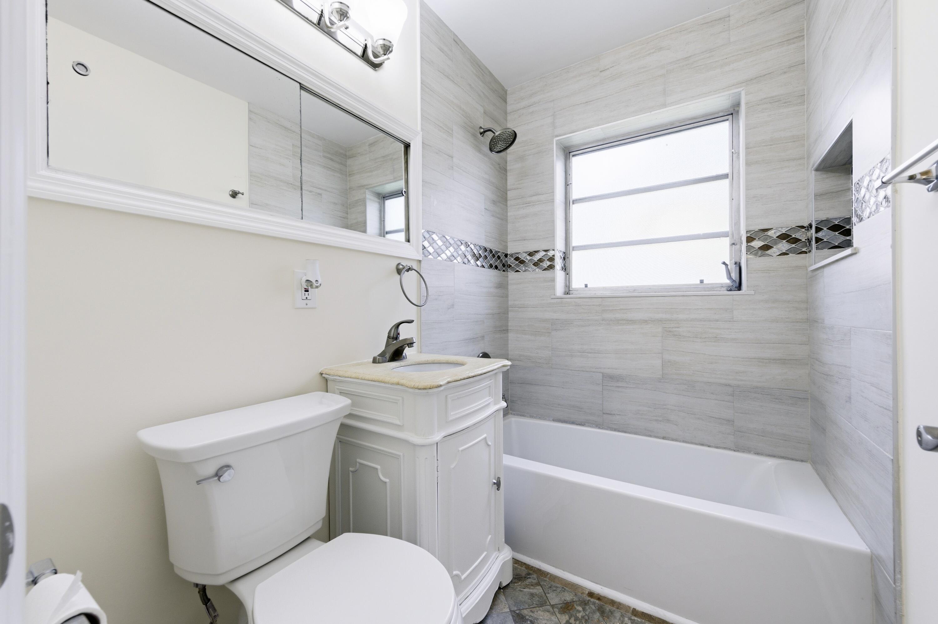 LAKE OSBORNE ESTATES 5 - Residential