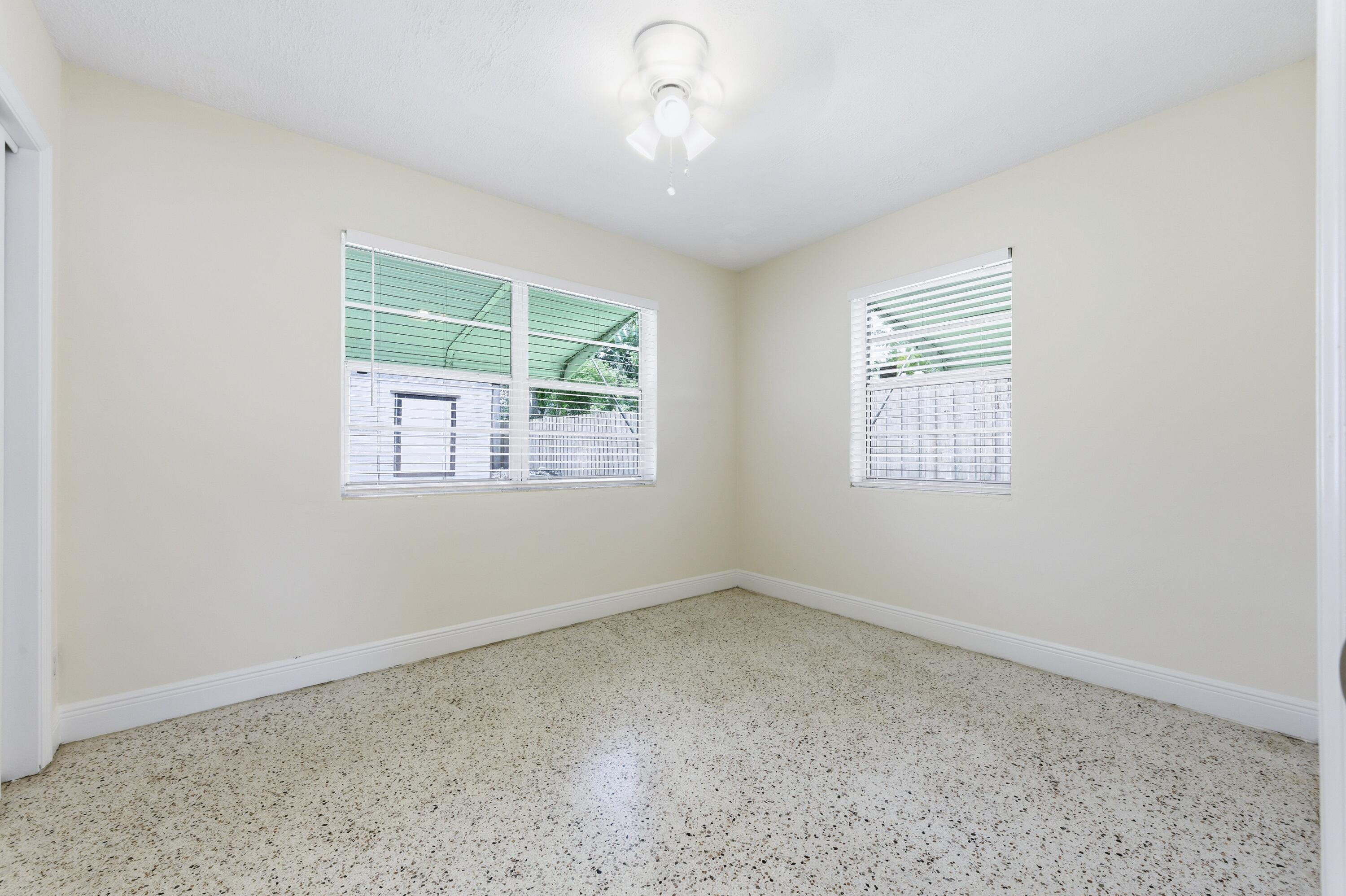 LAKE OSBORNE ESTATES 5 - Residential