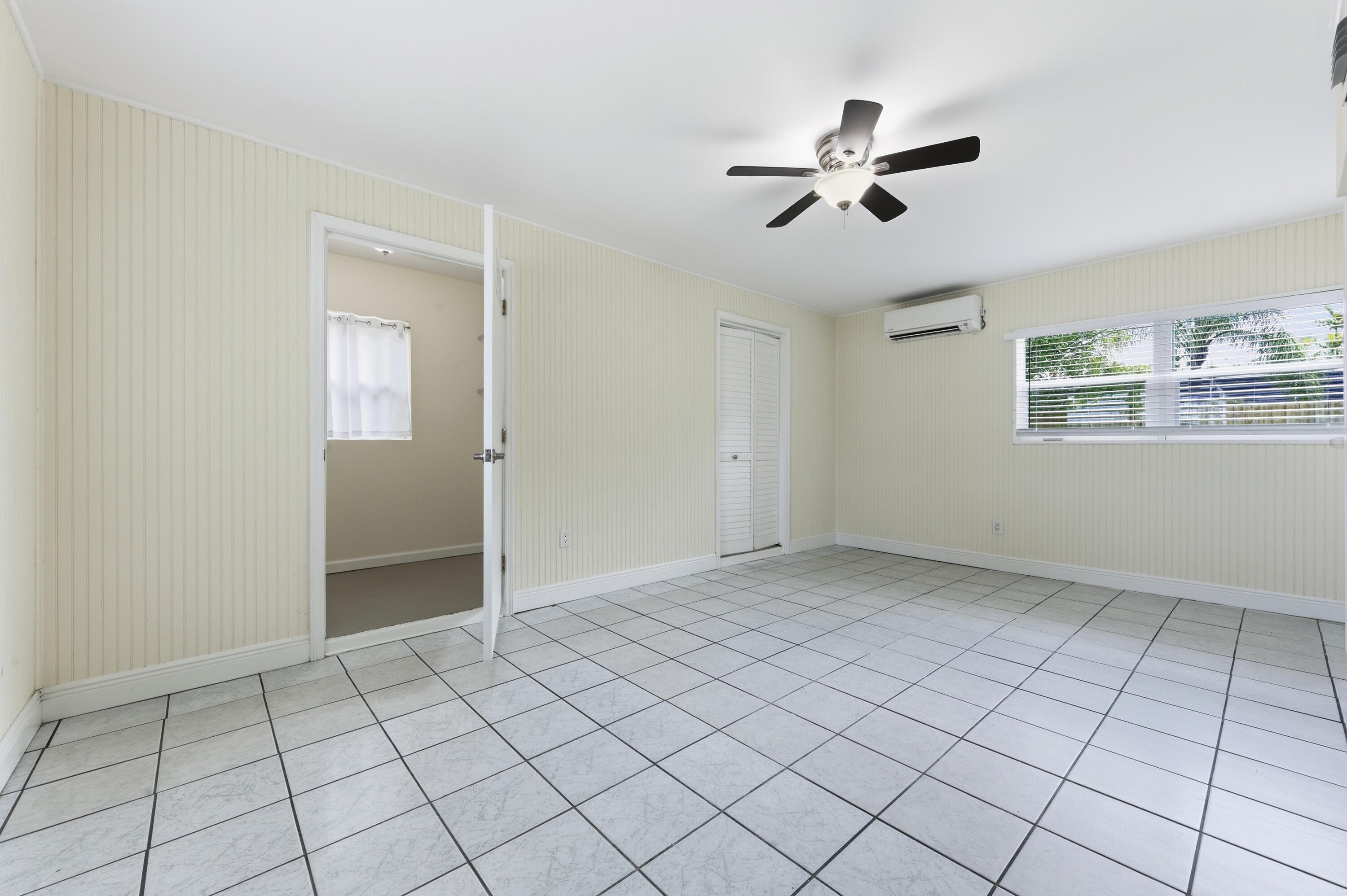 LAKE OSBORNE ESTATES 5 - Residential