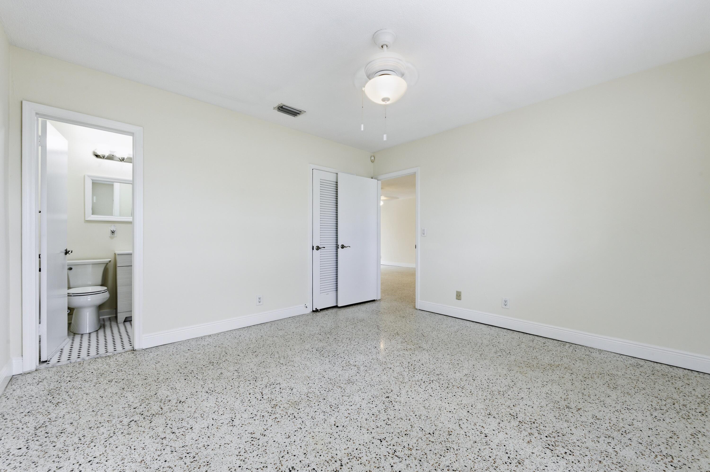 LAKE OSBORNE ESTATES 5 - Residential