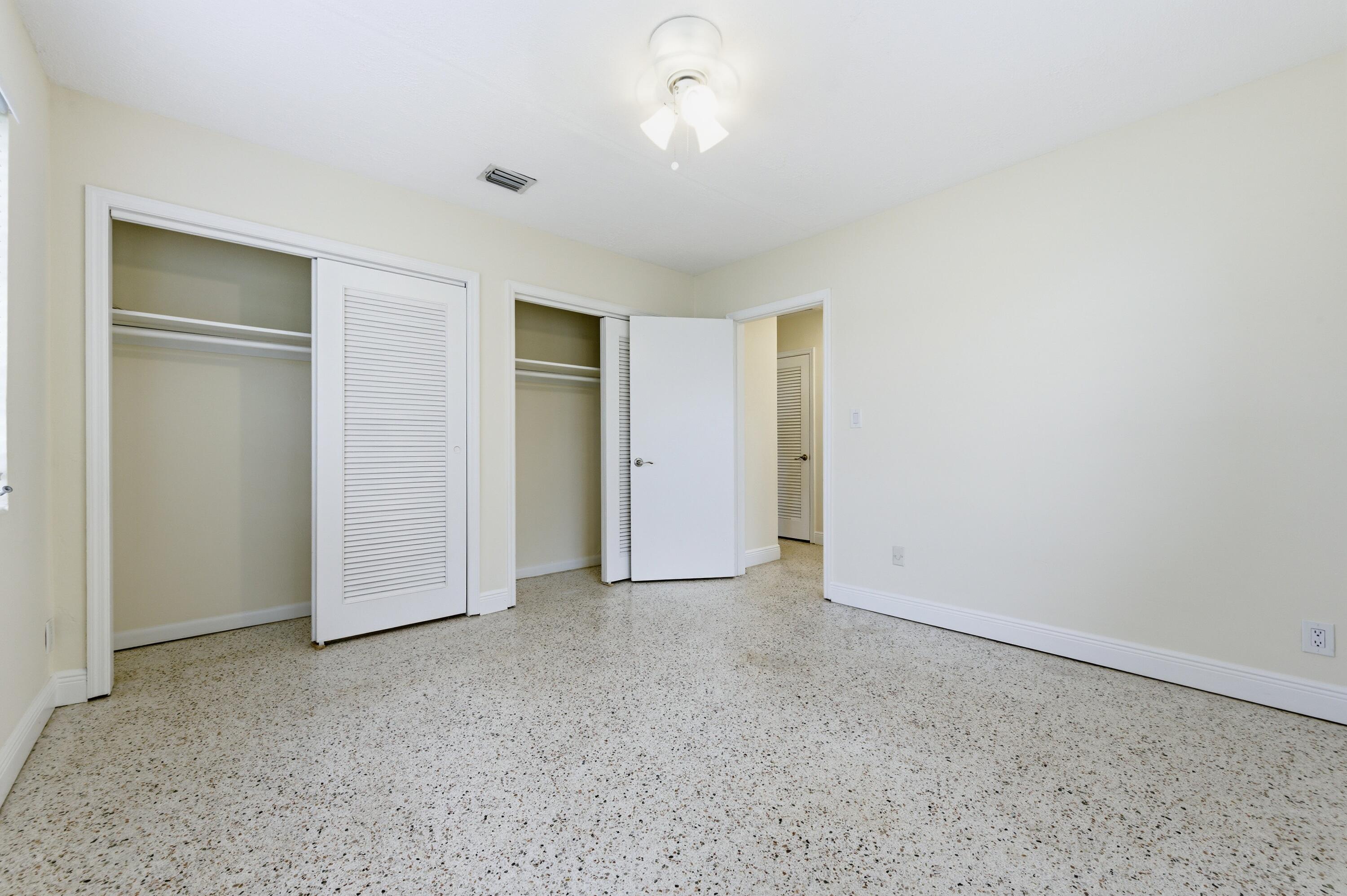 LAKE OSBORNE ESTATES 5 - Residential