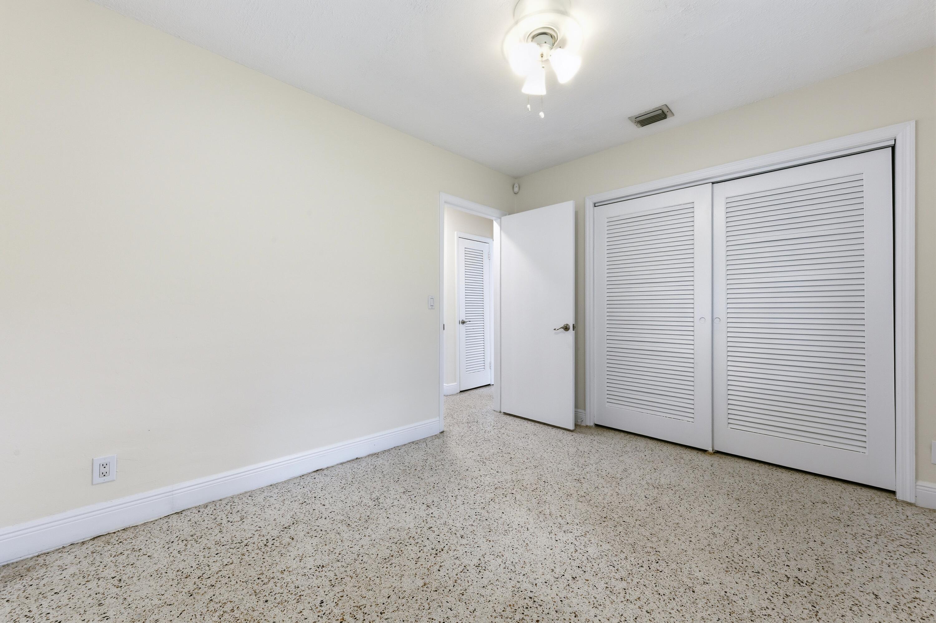 LAKE OSBORNE ESTATES 5 - Residential