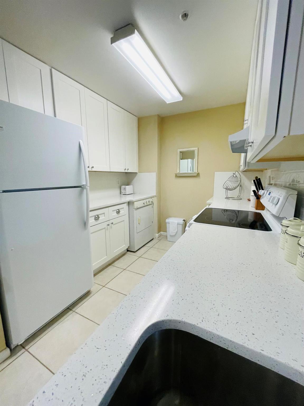 ARISSA PLACE CONDOMINIUM - Residential Lease