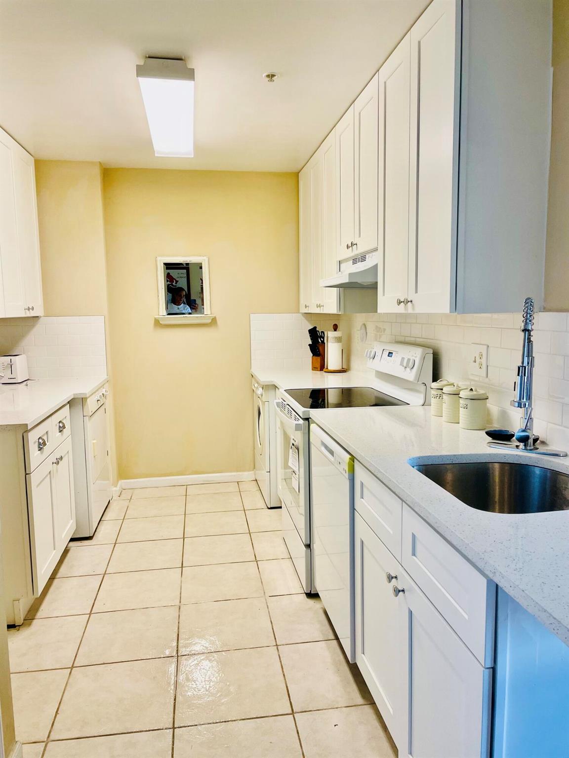 ARISSA PLACE CONDOMINIUM - Residential Lease