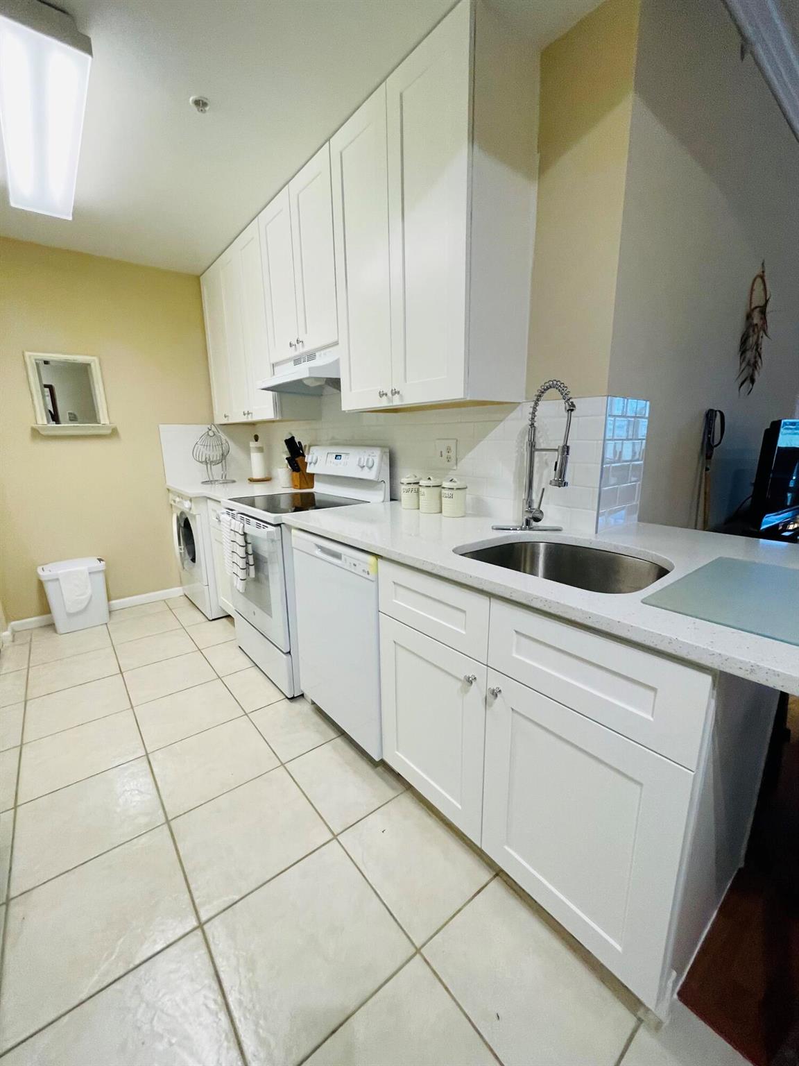 ARISSA PLACE CONDOMINIUM - Residential Lease