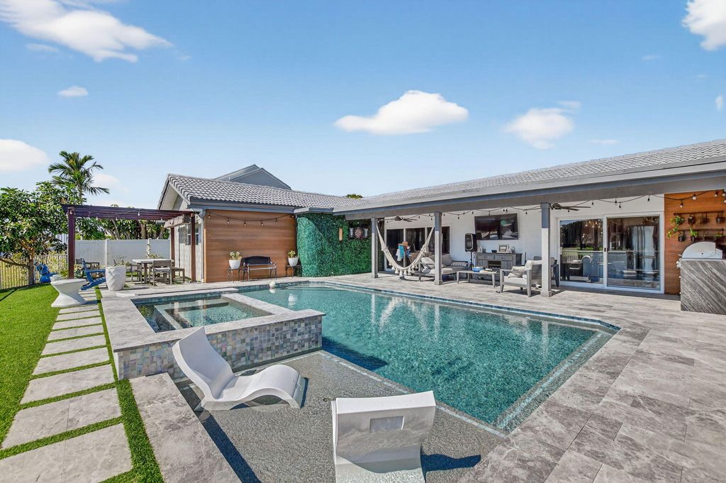 Photo of 5744 Vista Linda Lane, Boca Raton, FL 33433 (MLS # R11164073)