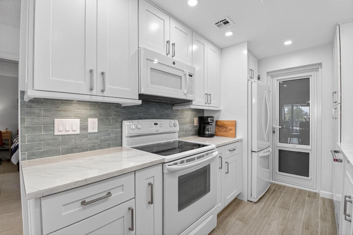 PENTHOUSE HIGHLANDS CONDO - Residential Lease