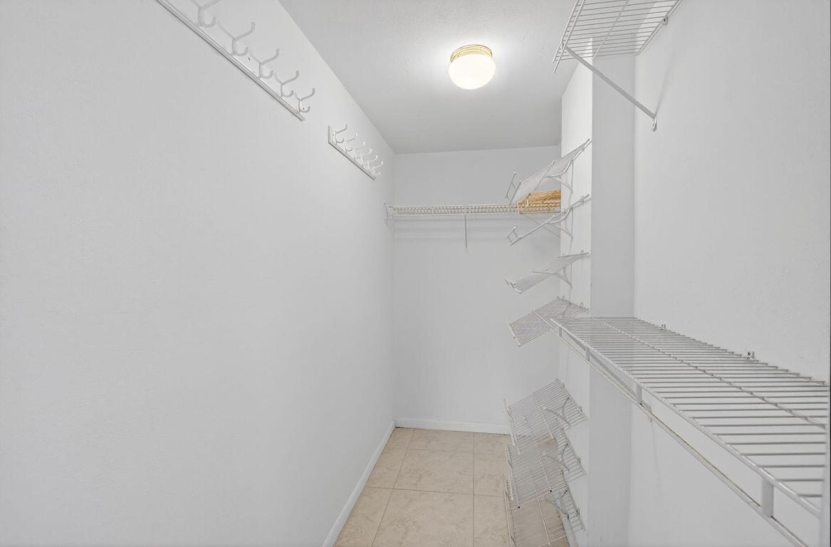 PENTHOUSE HIGHLANDS CONDO - Residential Lease