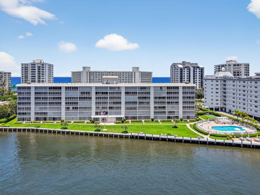 PENTHOUSE HIGHLANDS CONDO - Residential Lease