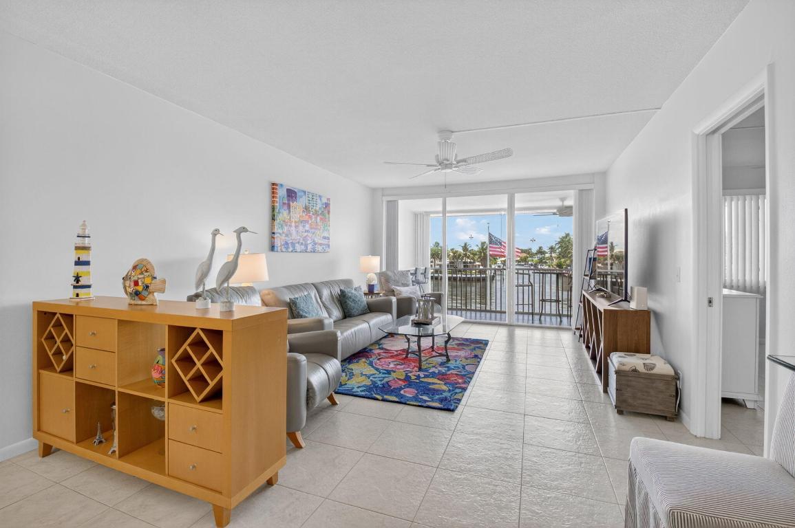 PENTHOUSE HIGHLANDS CONDO - Residential Lease