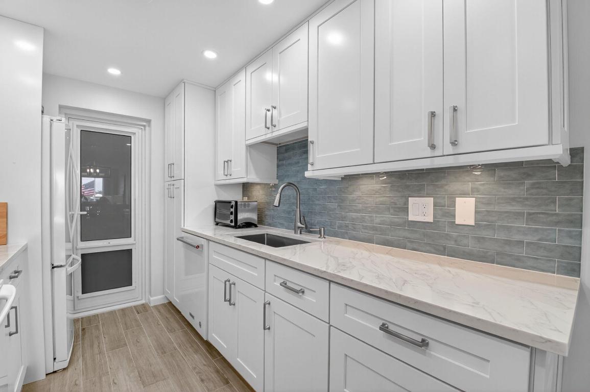 PENTHOUSE HIGHLANDS CONDO - Residential Lease