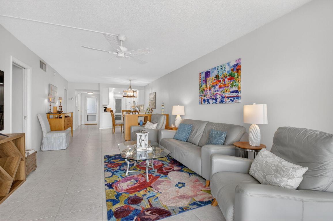 PENTHOUSE HIGHLANDS CONDO - Residential Lease