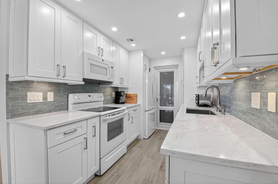 PENTHOUSE HIGHLANDS CONDO - Residential Lease