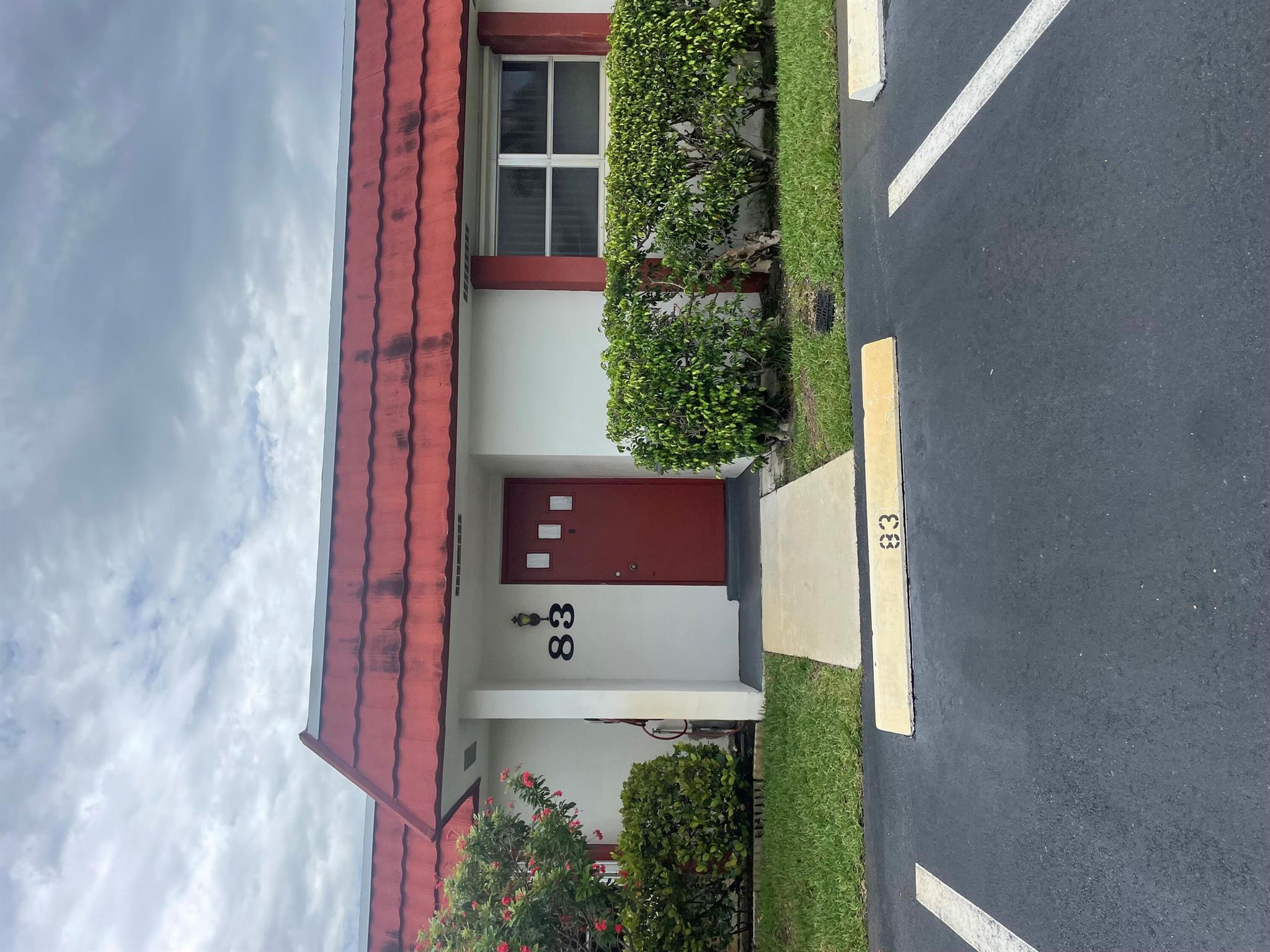 Looking for a wonderful retirement community? This community meets all the requirements This unit has a Spacious living area being a 1/1/. A must see.