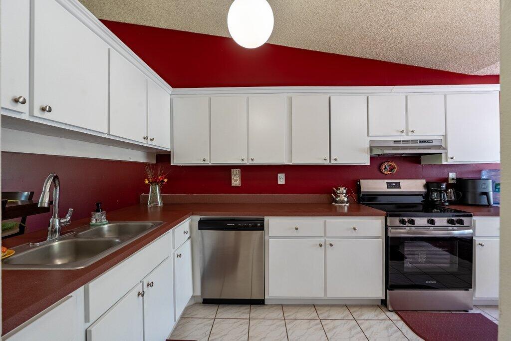 BOYNTON LAKES 2 - Residential