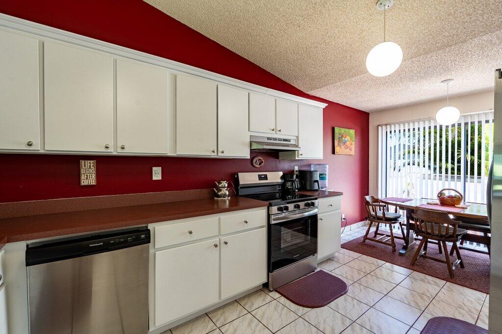 BOYNTON LAKES 2 - Residential