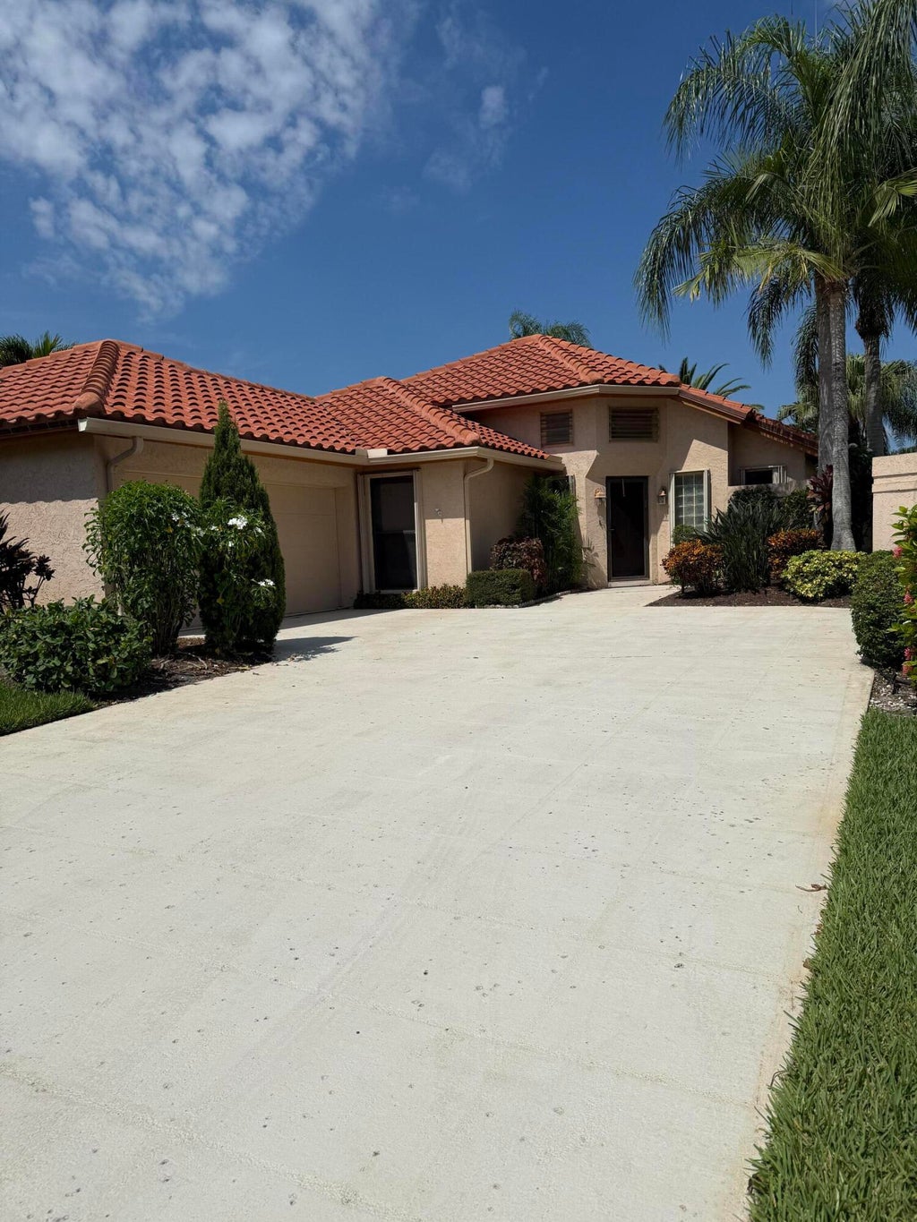 Photo of 2963 SW MARIPOSA Circle, Palm City, FL 34990 (MLS # B26065499)