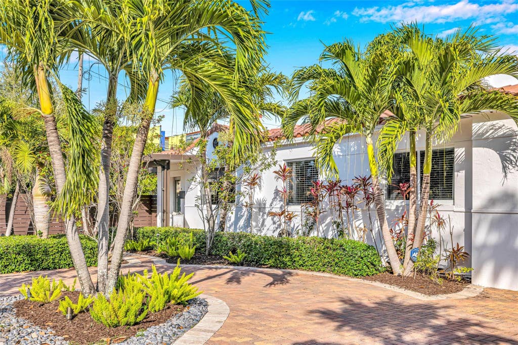 Photo of 748 NE 17th Way, Fort Lauderdale, FL 33304 (MLS # B26063957)
