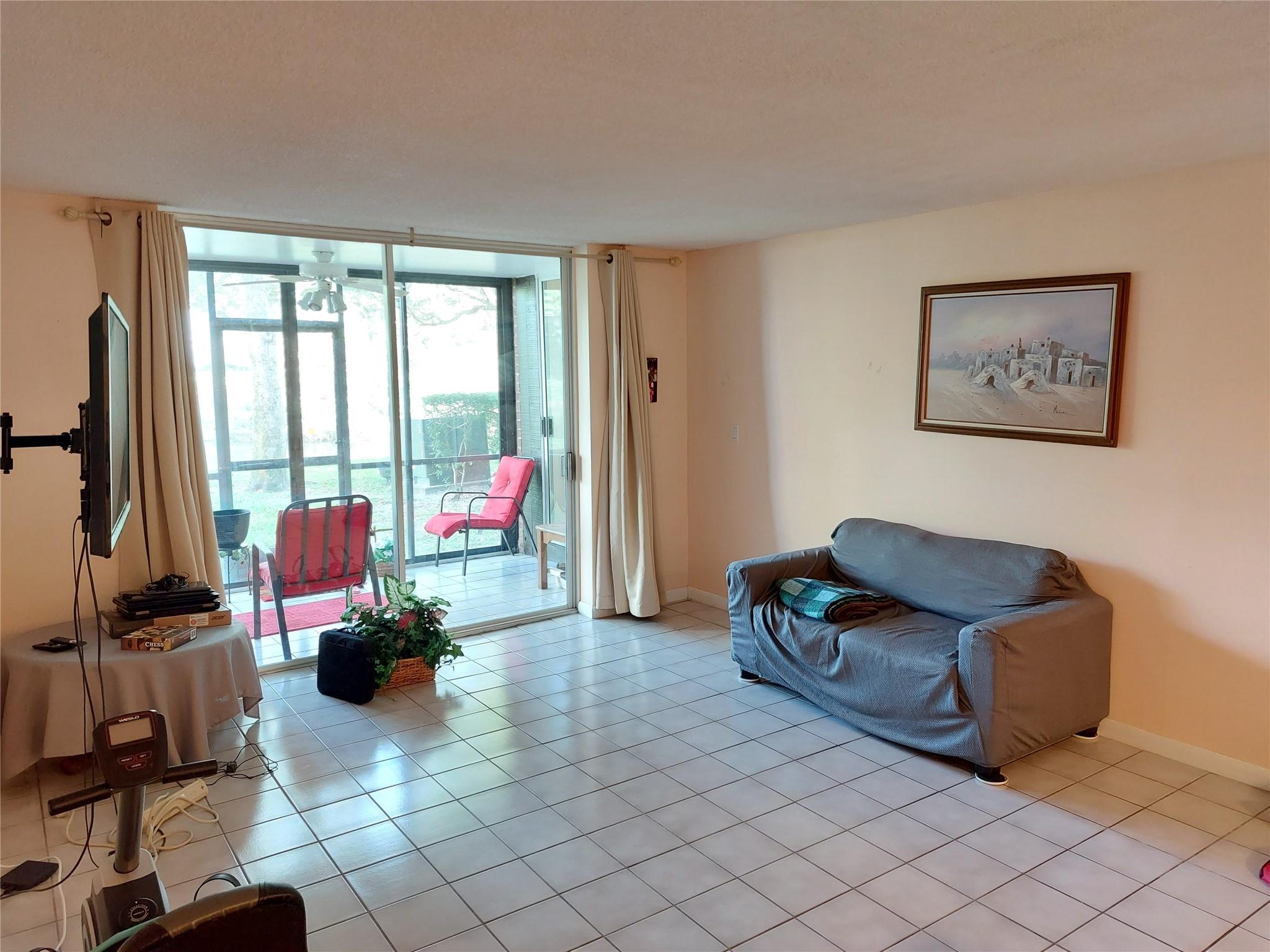INTERNATIONAL VILLAGE - Residential
