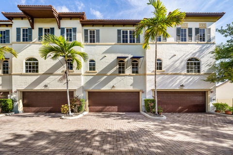 Tiny photo for 813 Estancia Way, Boynton Beach, FL 33435 (MLS # B26070879)