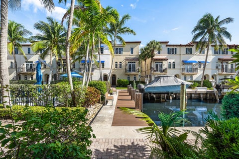 Tiny photo for 813 Estancia Way, Boynton Beach, FL 33435 (MLS # B26070879)