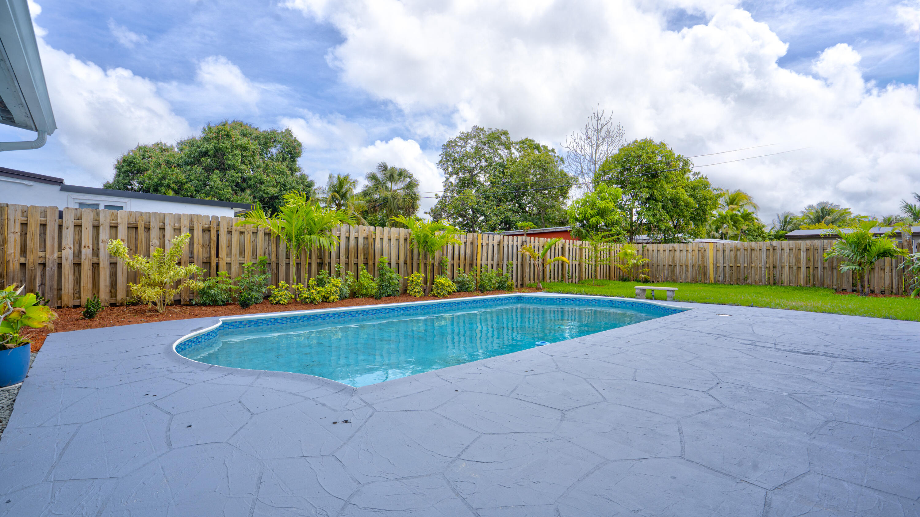 LAUDERDALE MANORS AMEN RESUB - Residential