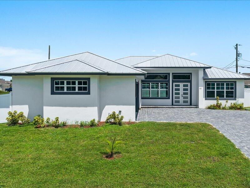 121 SW SEA LION Road