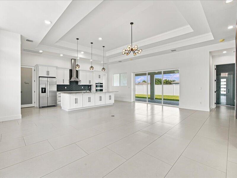 121 SW SEA LION Road