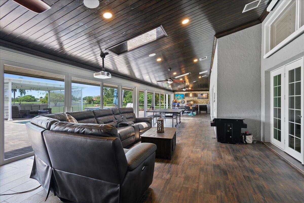 LEXINGTON I OF SHERBROOKE - Residential