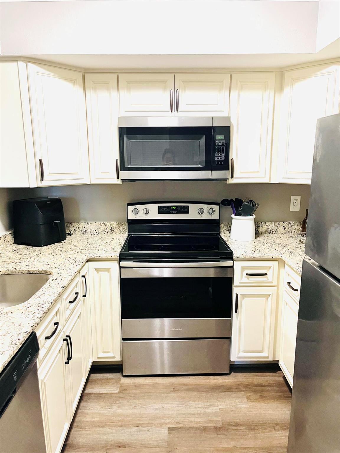 MIDPORT PLACE II, A CONDO - Residential