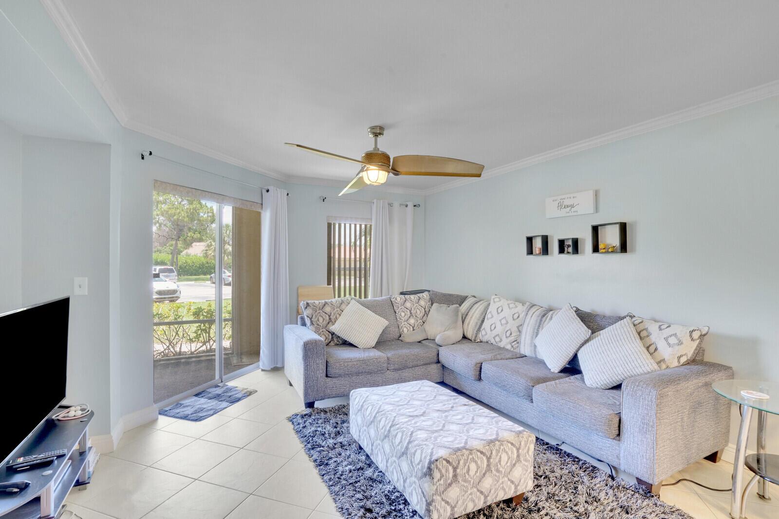 PALM LAKE CONDO - Residential Lease