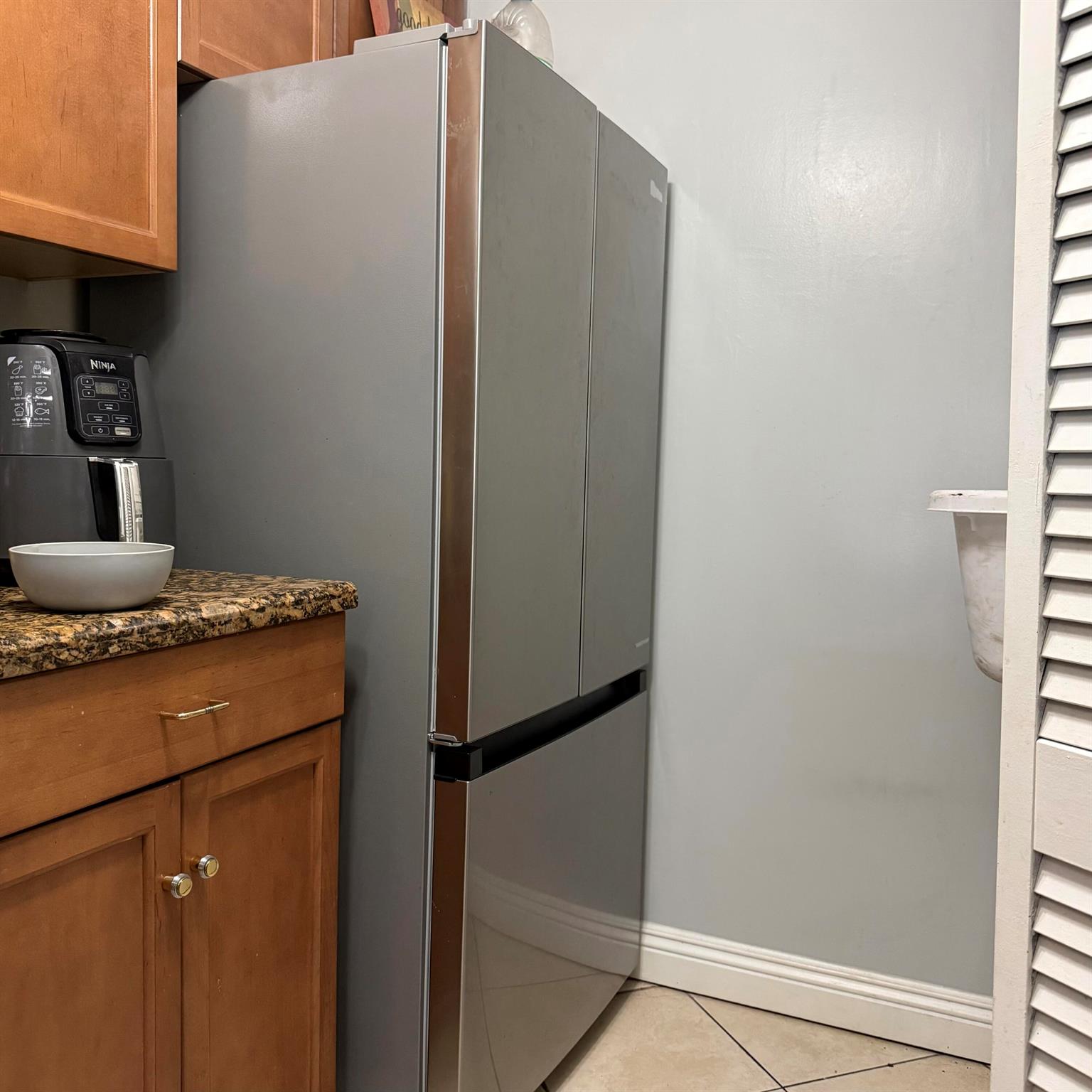 PALM LAKE CONDO - Residential Lease