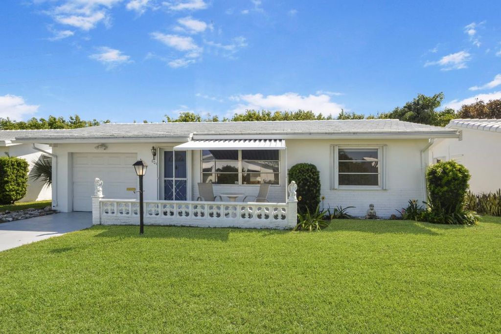 Photo of 600 SW 8th Place, Boynton Beach, FL 33426 (MLS # R11071980)