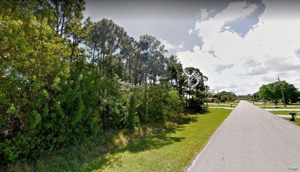 Photo of 6002 Myrtle Drive, Fort Pierce, FL 34945 (MLS # R10973468)