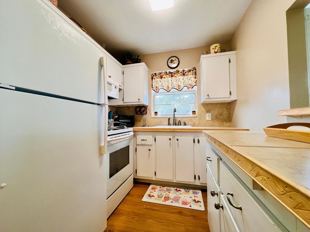 Photo of 40 Dorchester B, West Palm Beach, FL 33417 (MLS # B26002762)