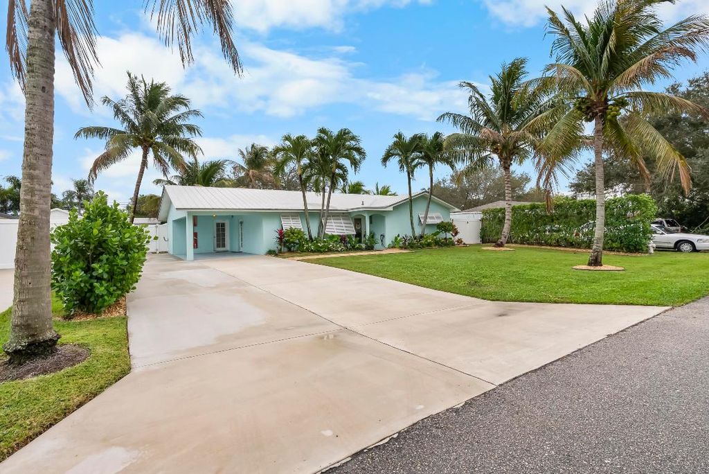 Photo of 1521 Venus Avenue, Jupiter, FL 33469 (MLS # R11157501)