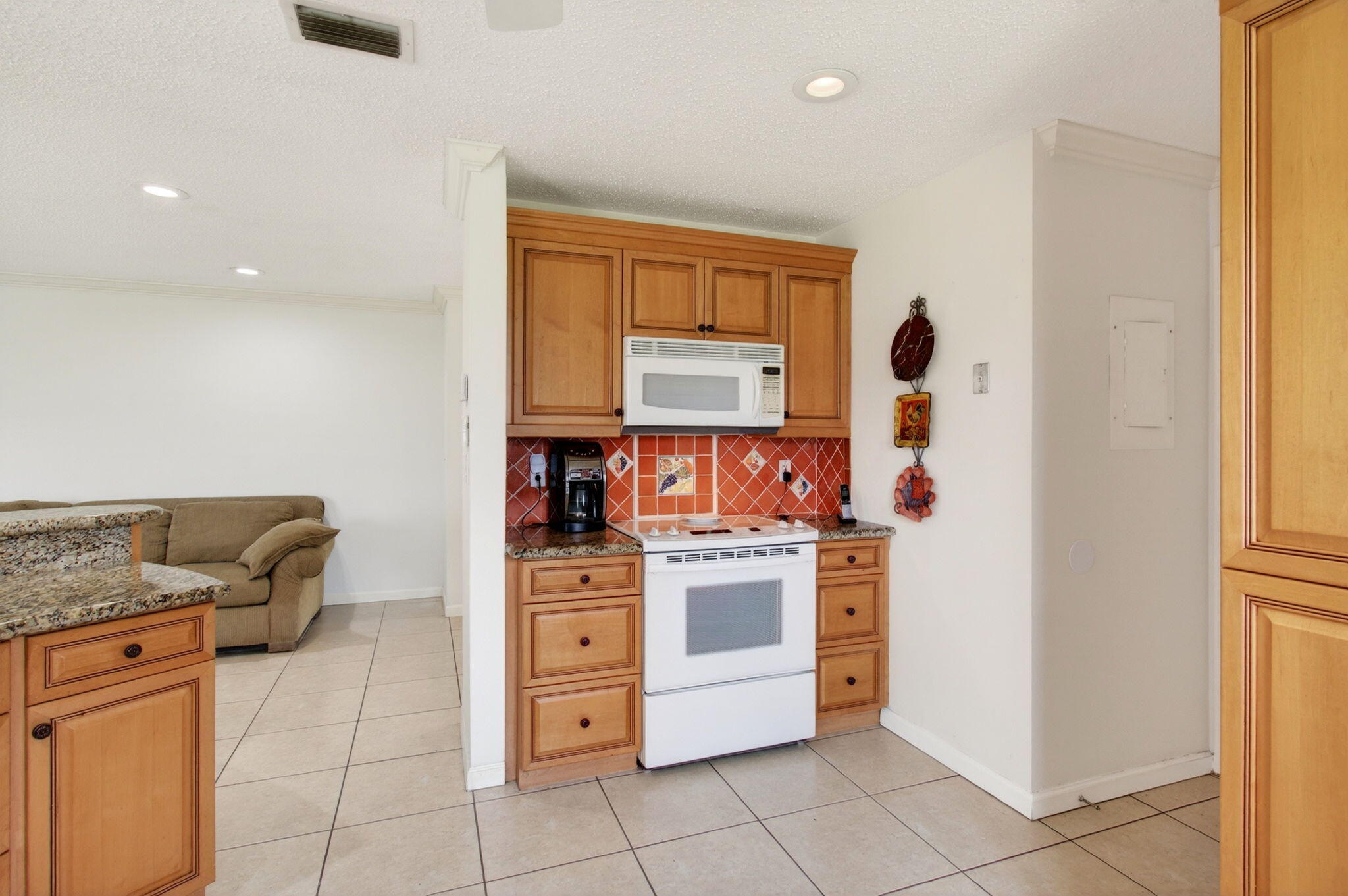 DELRAY VILLAS - Residential