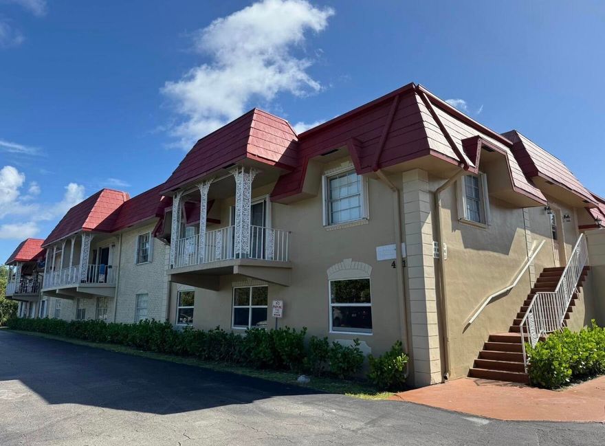 Nice first floor, corner unit totally remodeled with open concept kitchen/living room. Split bedrooms floor plan for privacy. Walk in closet in master bedroom . Washer and dryer in unit. Close to I-95, restaurants, shops . Only 10 minutes from Deerfield Beach Pier. NO PETS. No commercial vehicles