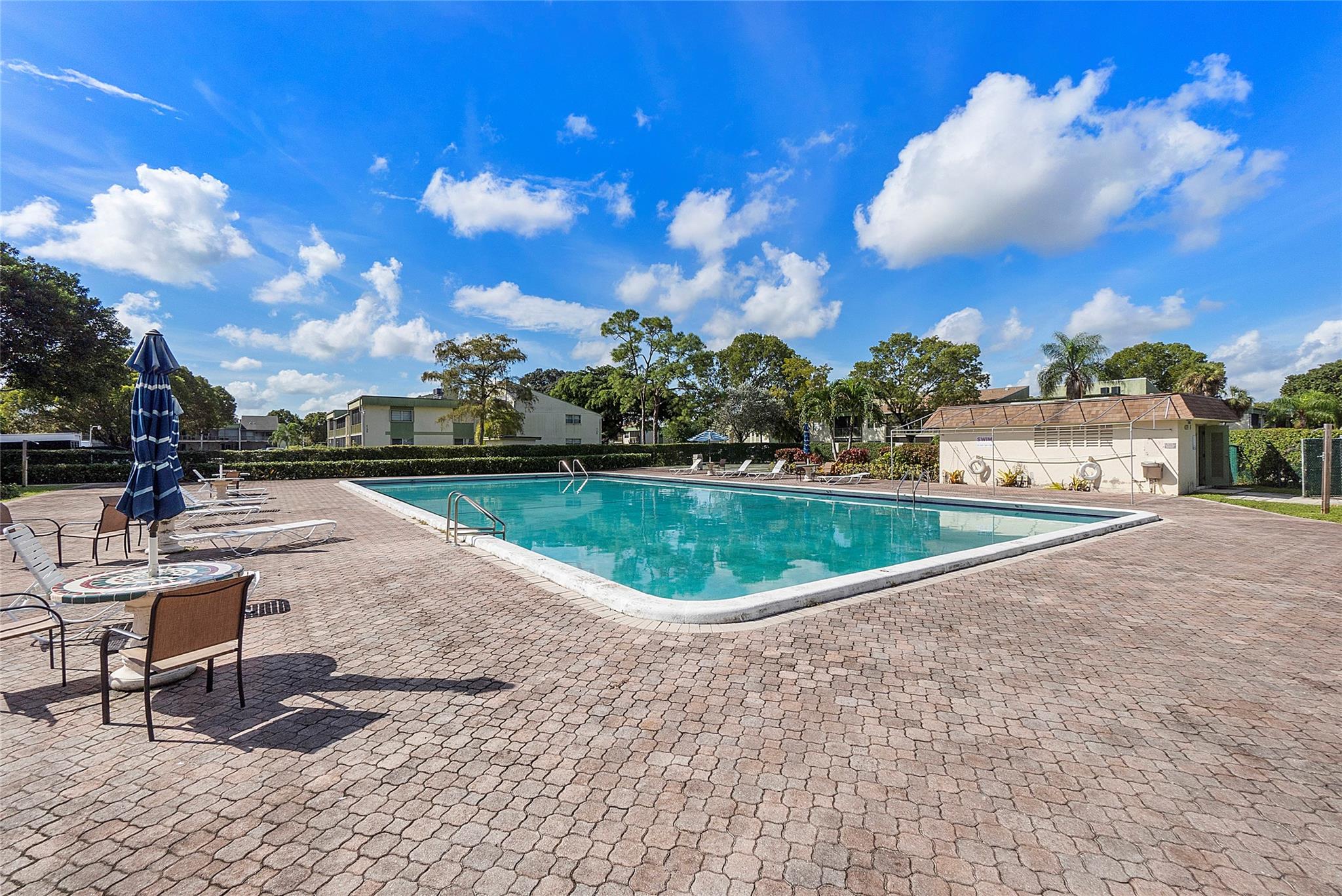All ages welcome to this stunning and spacious 2 bedrooms and 1 bathroom oasis ,washer and dryer inside unit, one assigned parking space,many guest parking for convenience, hight speed internet, 4 community pools,sauna,library,fitness center, clubhouse, screened balcony,tennis court,basketball court,volleyball court,playground. Close to major highways and shopping centers and more....
Call today for your private showing!!!!!