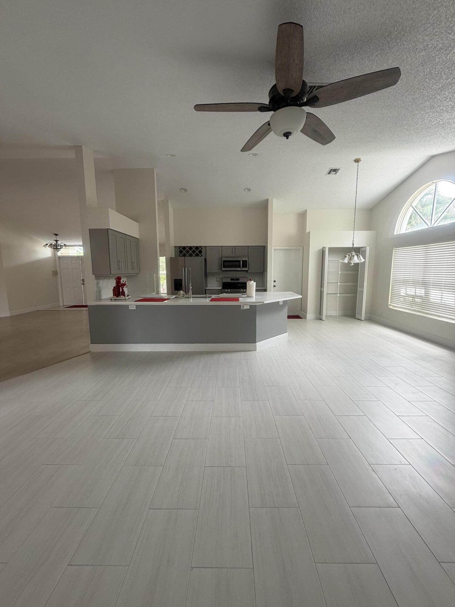 1401 Hideaway Bend