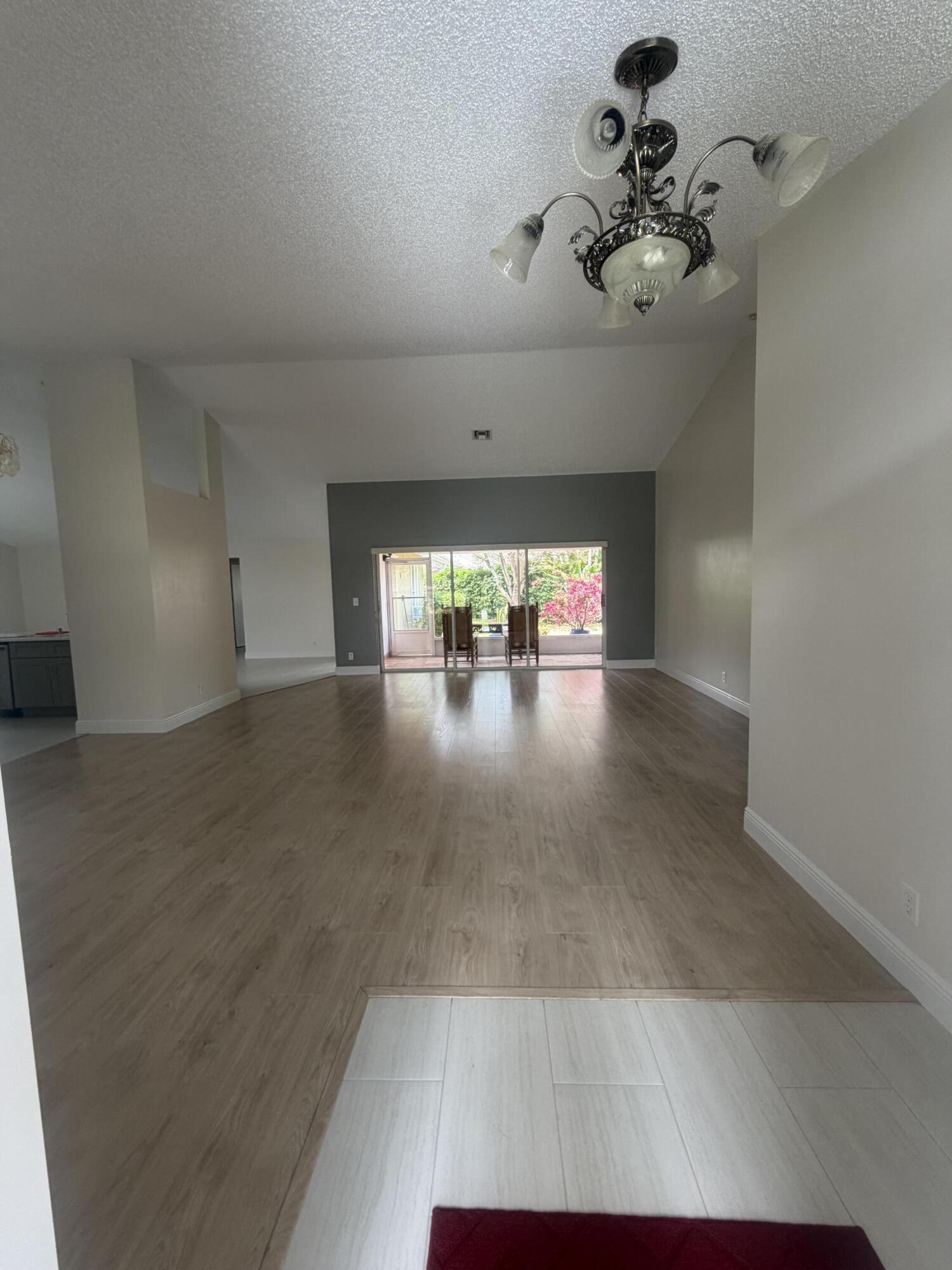 1401 Hideaway Bend
