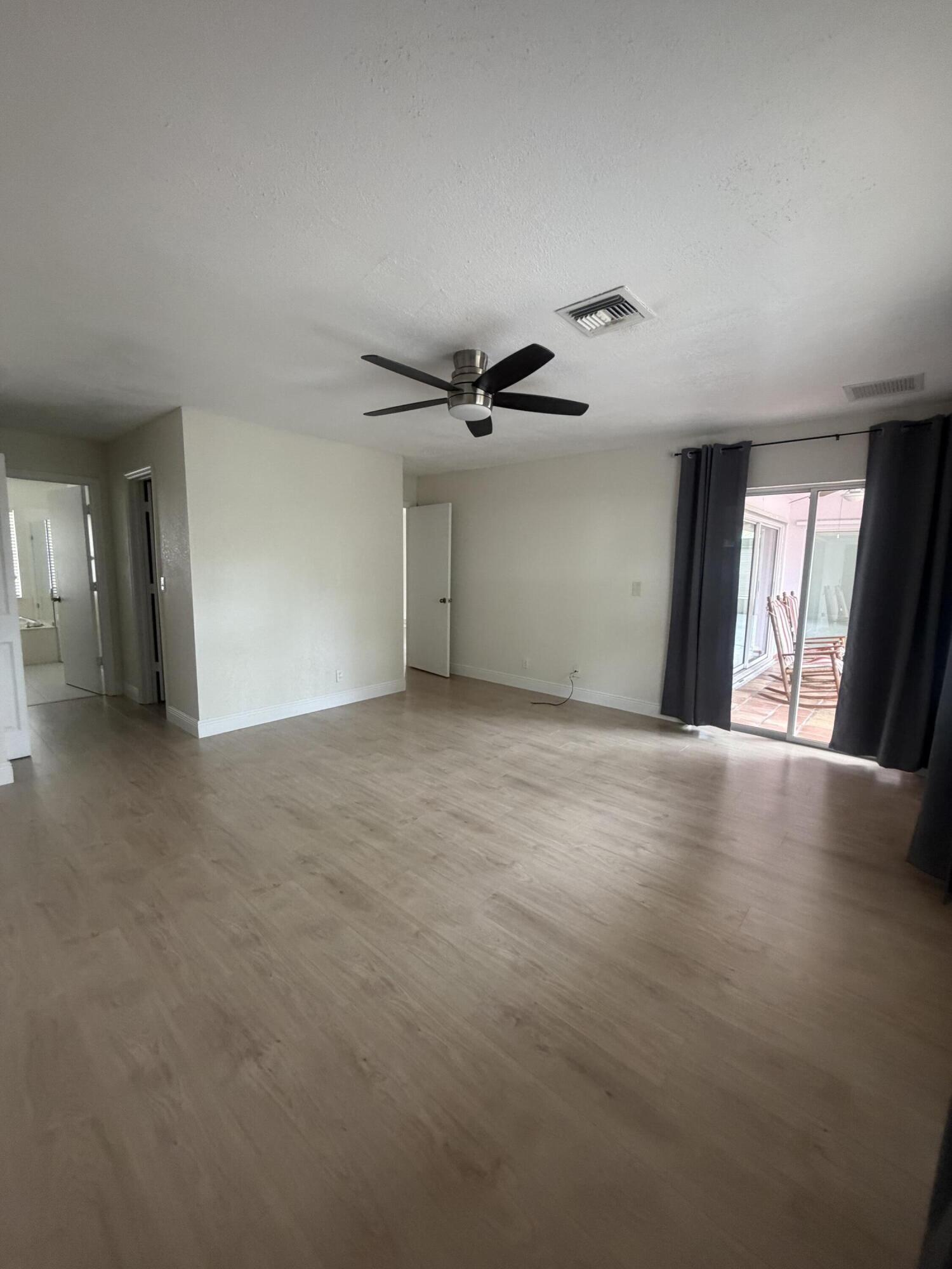 1401 Hideaway Bend