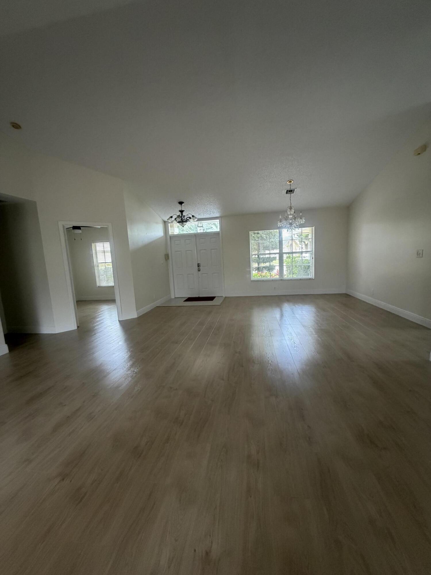 1401 Hideaway Bend