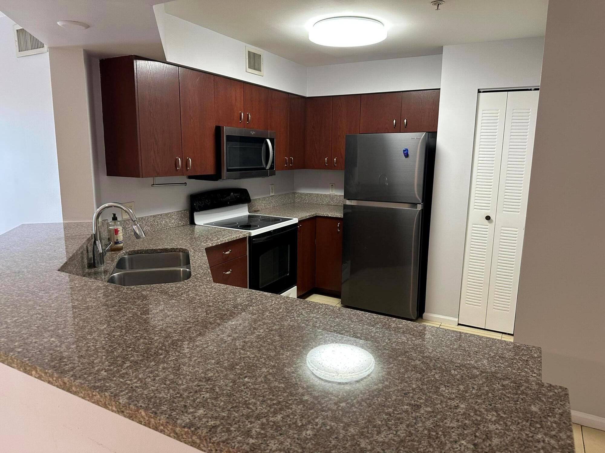 HYPOLUXOS MARINERS CAY CO - Residential Lease