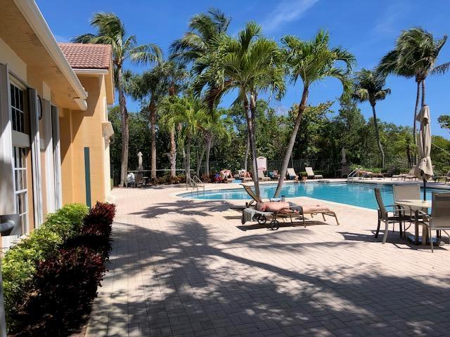 HYPOLUXOS MARINERS CAY CO - Residential Lease