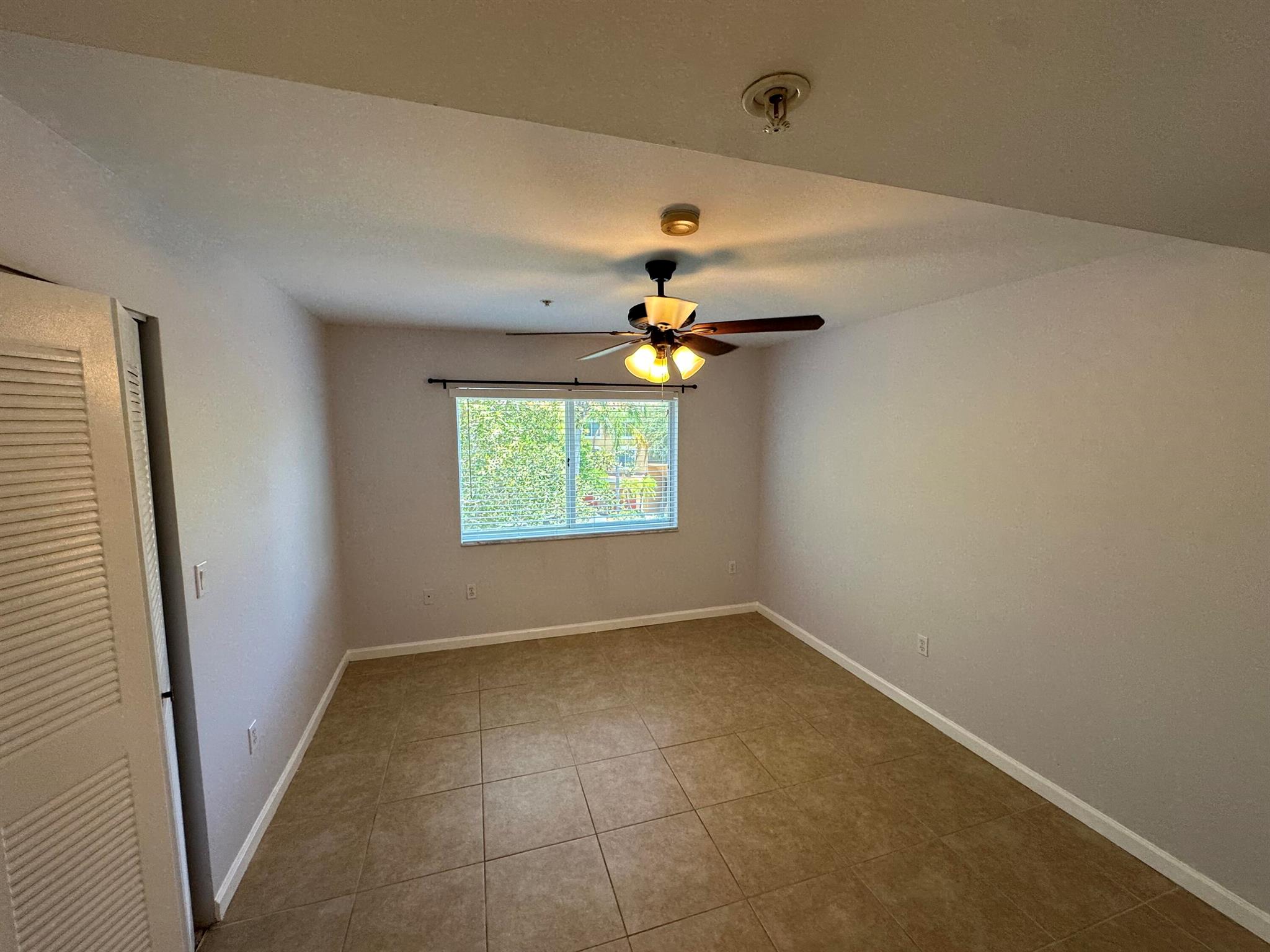 HYPOLUXOS MARINERS CAY CO - Residential Lease