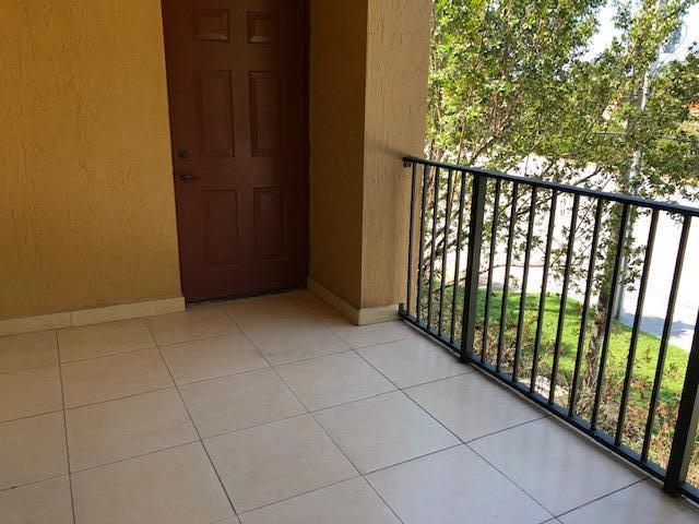 HYPOLUXOS MARINERS CAY CO - Residential Lease