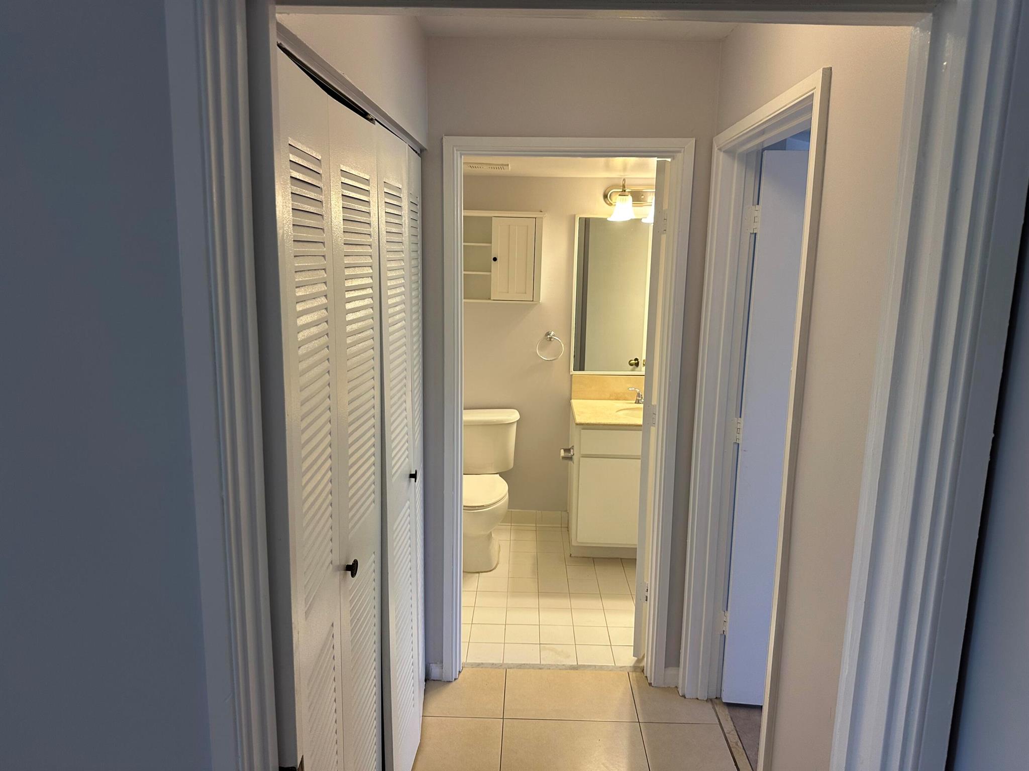 HYPOLUXOS MARINERS CAY CO - Residential Lease